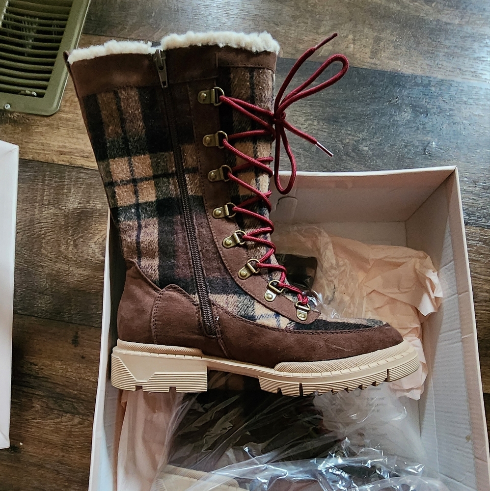 Faux fur lined, plaid, lace/zip boots. Women's sz 8. BNIB